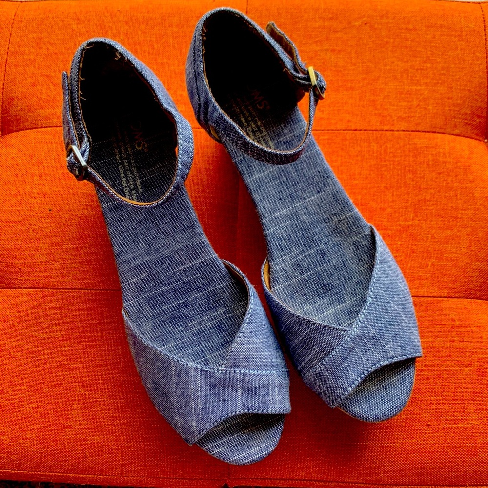 TOMS Chambray Cork Wedge Sandals ~Size 8.5